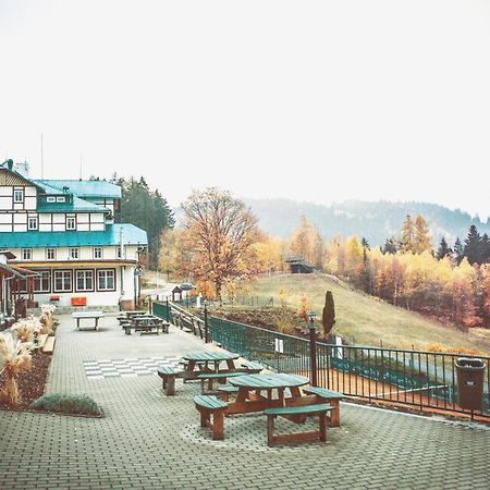 Retro Hotel Pod Zvicinou Bílá Třemešná Kültér fotó