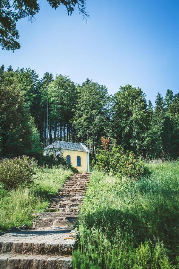 Retro Hotel Pod Zvicinou Bílá Třemešná Kültér fotó