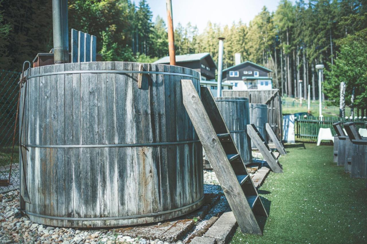 Retro Hotel Pod Zvicinou Bílá Třemešná Kültér fotó