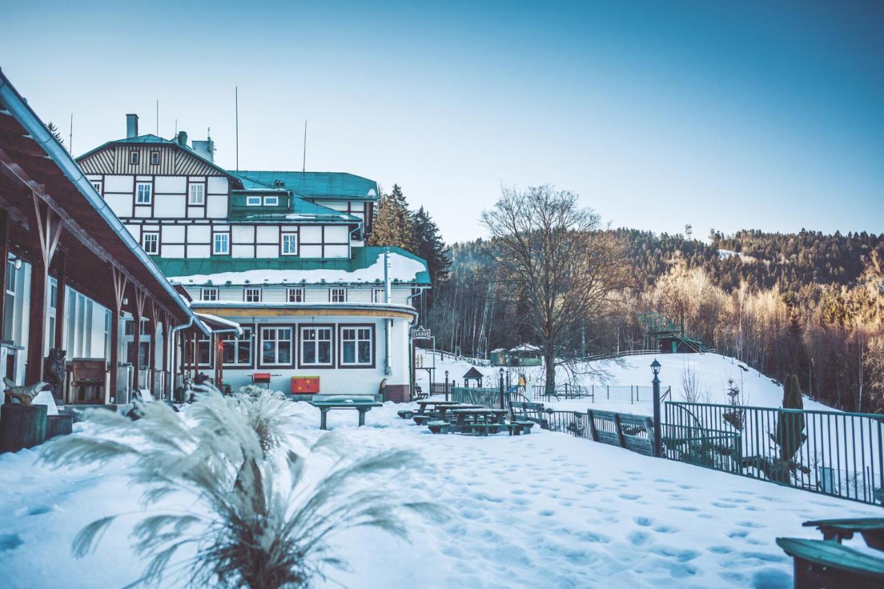 Retro Hotel Pod Zvicinou Bílá Třemešná Kültér fotó