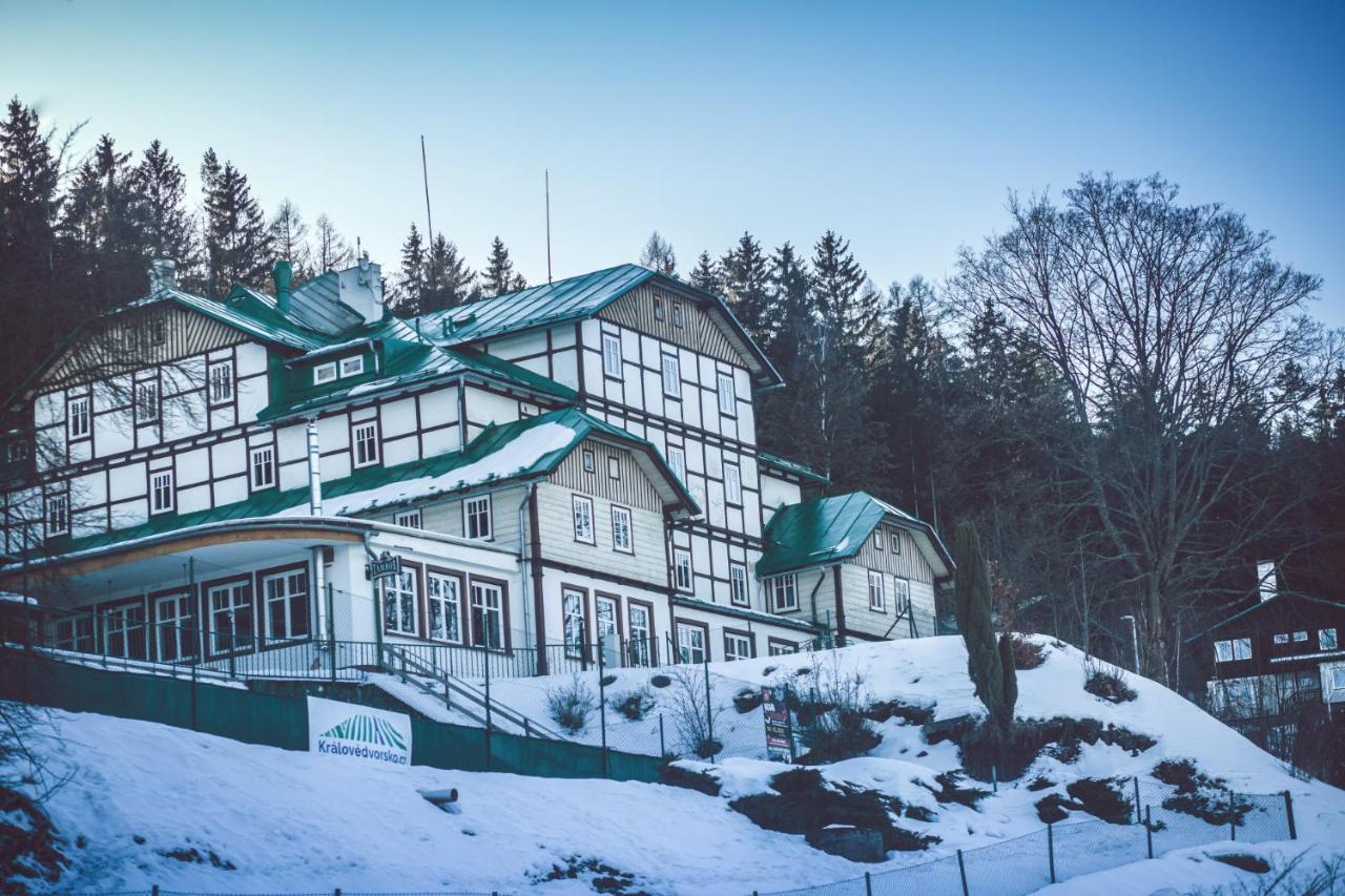 Retro Hotel Pod Zvicinou Bílá Třemešná Kültér fotó